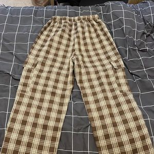 Cute Brown and Tan plaid straight leg plants with pockets